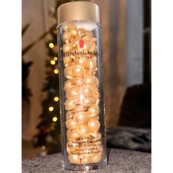 Elizabeth Arden Other - ELIZABETH ARDEN ADVANCED CERAMIDE CAPSULES DAILY YOUTH RESTORING SERUM 90 pc